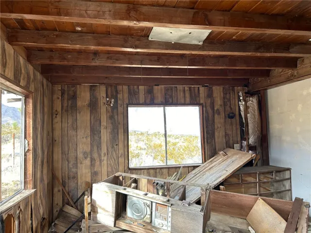 31922 Power Pole Road, Lucerne Valley, California 92356
