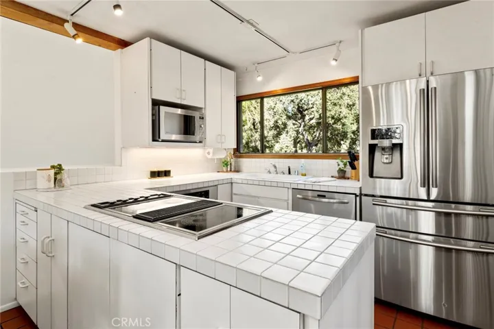 646 Alta Vista Drive Drive, Sierra Madre, California 91024