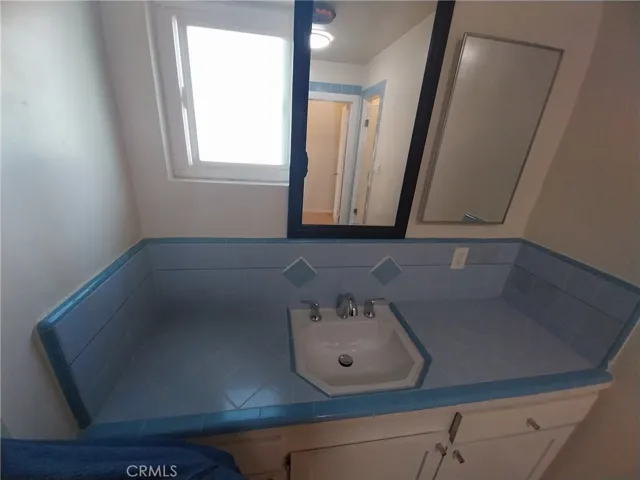 7051 3rd Avenue, Los Angeles, California 90043