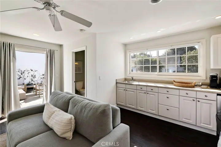 422 Magnolia Street, Costa Mesa, California 92627