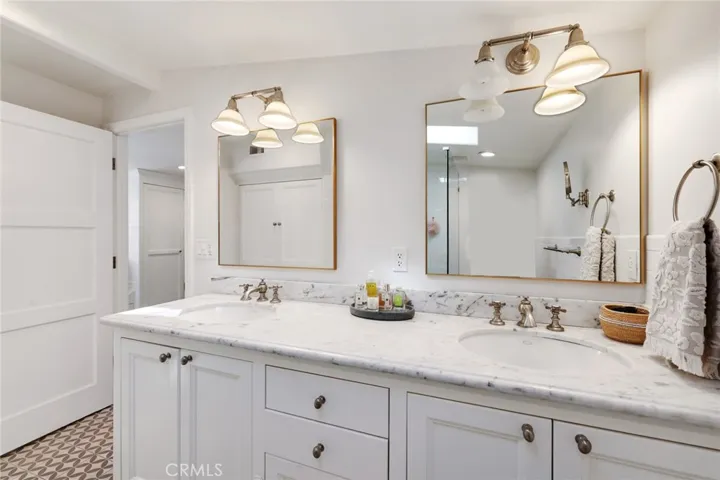422 Magnolia Street, Costa Mesa, California 92627