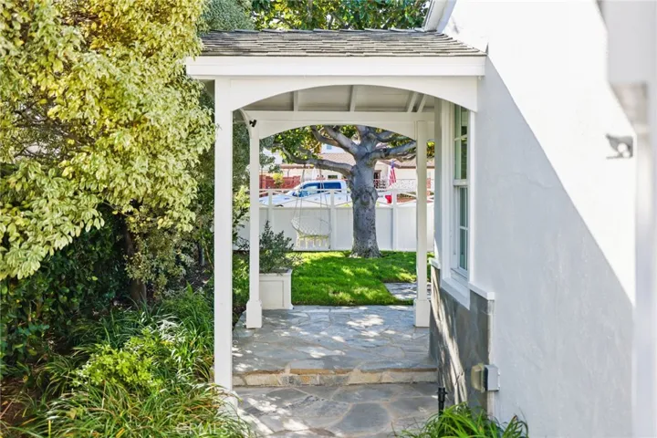 422 Magnolia Street, Costa Mesa, California 92627