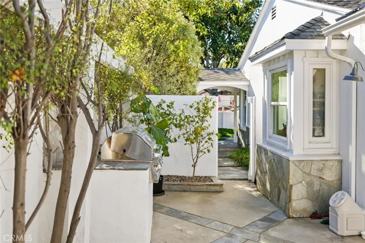 422 Magnolia Street, Costa Mesa, California 92627