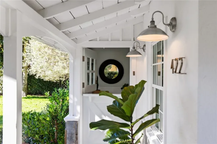 422 Magnolia Street, Costa Mesa, California 92627
