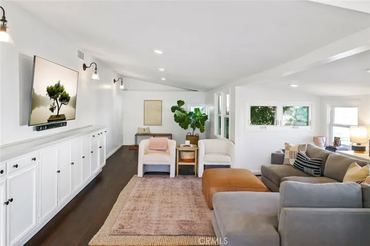422 Magnolia Street, Costa Mesa, California 92627