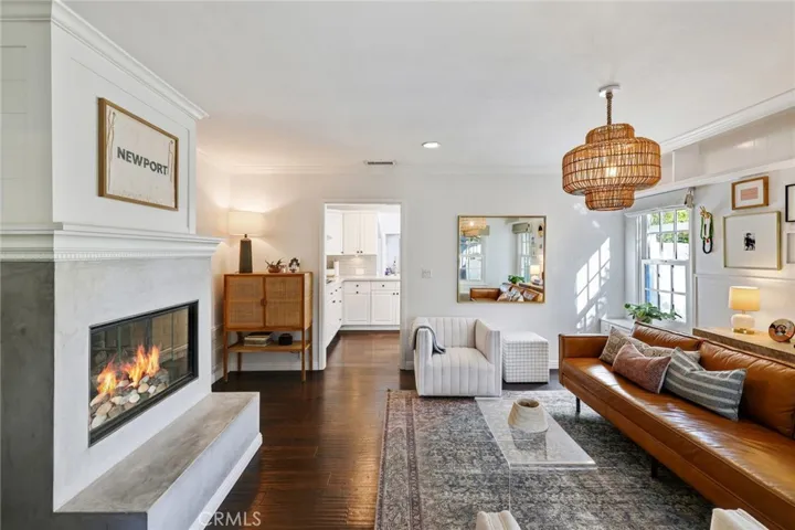422 Magnolia Street, Costa Mesa, California 92627