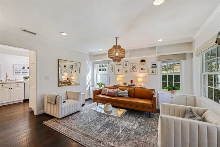 422 Magnolia Street, Costa Mesa, California 92627