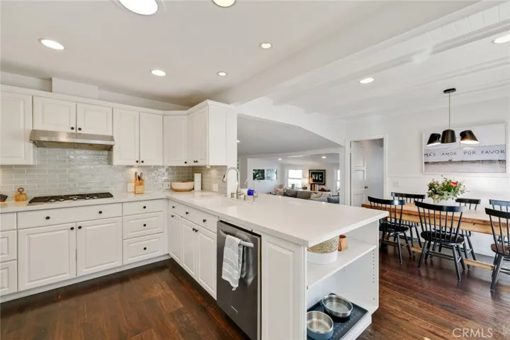 422 Magnolia Street, Costa Mesa, California 92627
