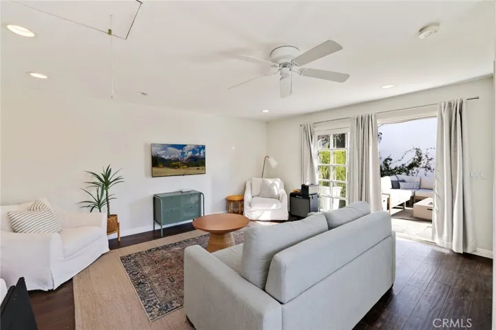 422 Magnolia Street, Costa Mesa, California 92627