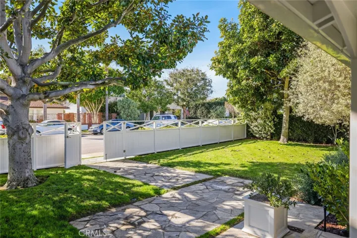 422 Magnolia Street, Costa Mesa, California 92627