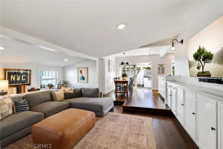 422 Magnolia Street, Costa Mesa, California 92627