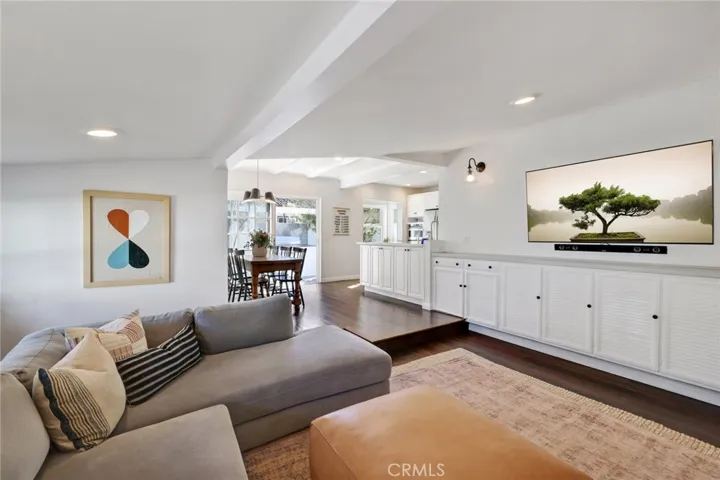 422 Magnolia Street, Costa Mesa, California 92627