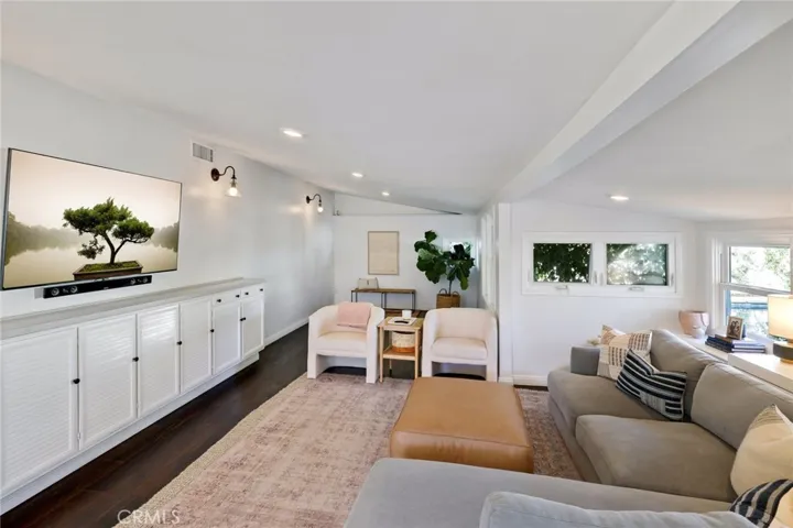 422 Magnolia Street, Costa Mesa, California 92627