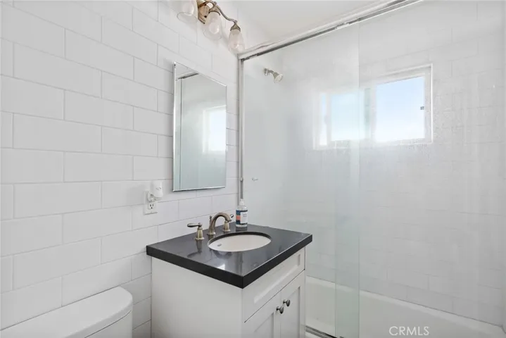 180 Rochester Street, Costa Mesa, California 92627