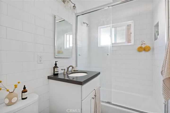 180 Rochester Street, Costa Mesa, California 92627