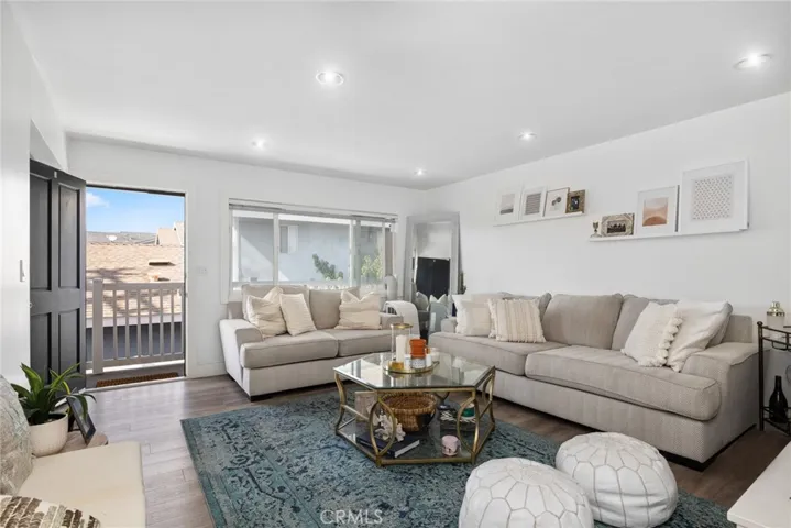 180 Rochester Street, Costa Mesa, California 92627
