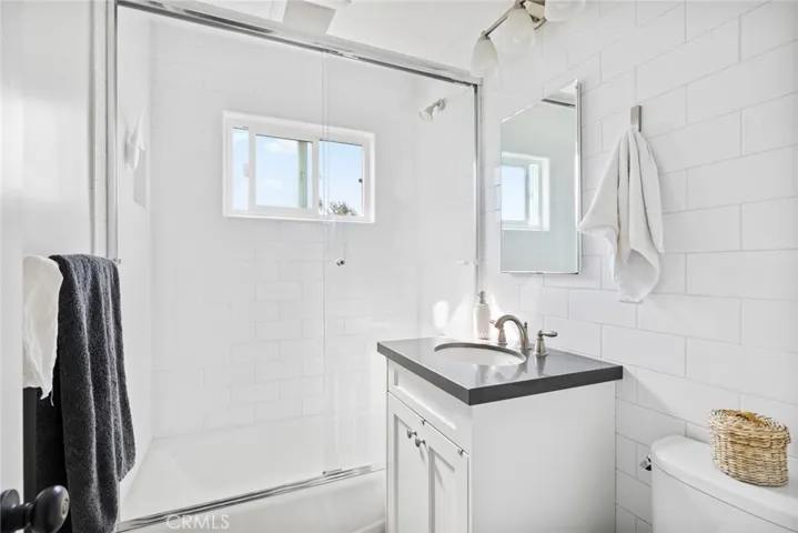 180 Rochester Street, Costa Mesa, California 92627
