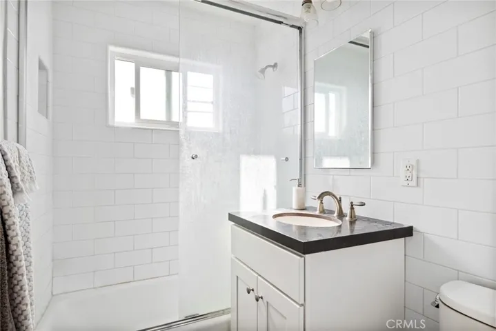 180 Rochester Street, Costa Mesa, California 92627