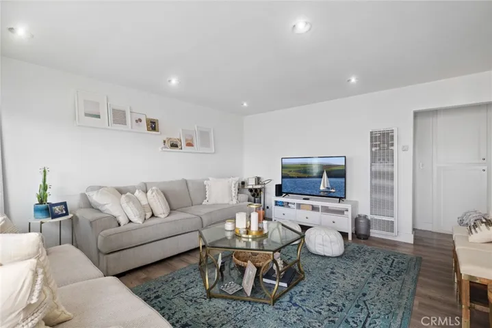 180 Rochester Street, Costa Mesa, California 92627