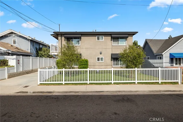 180 Rochester Street, Costa Mesa, California 92627