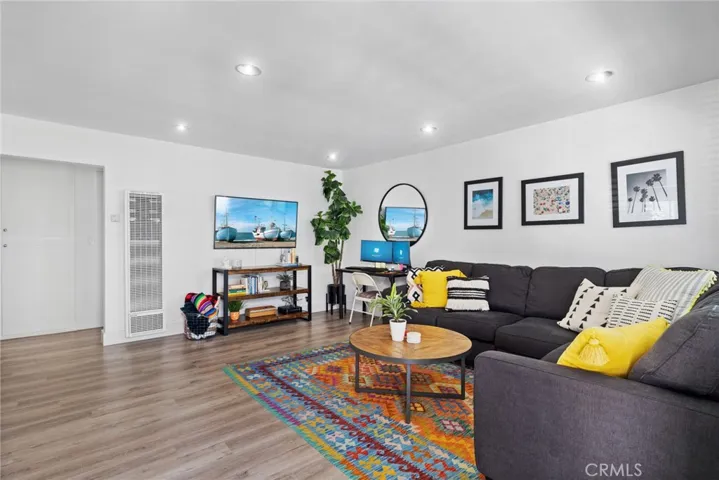 180 Rochester Street, Costa Mesa, California 92627