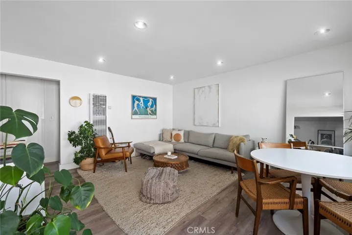 180 Rochester Street, Costa Mesa, California 92627
