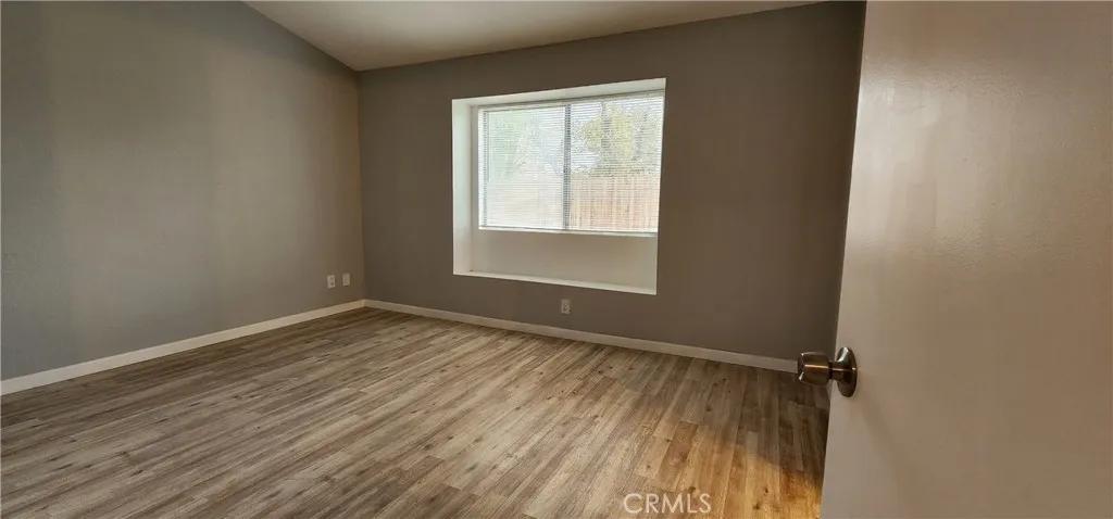 Huge master suite with vaulted ceiling