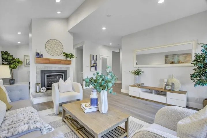674 Hamilton Avenue Unit A, Palo Alto, California 94301