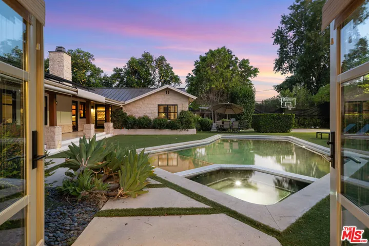 8943 Enfield Avenue, Sherwood Forest, California 91325