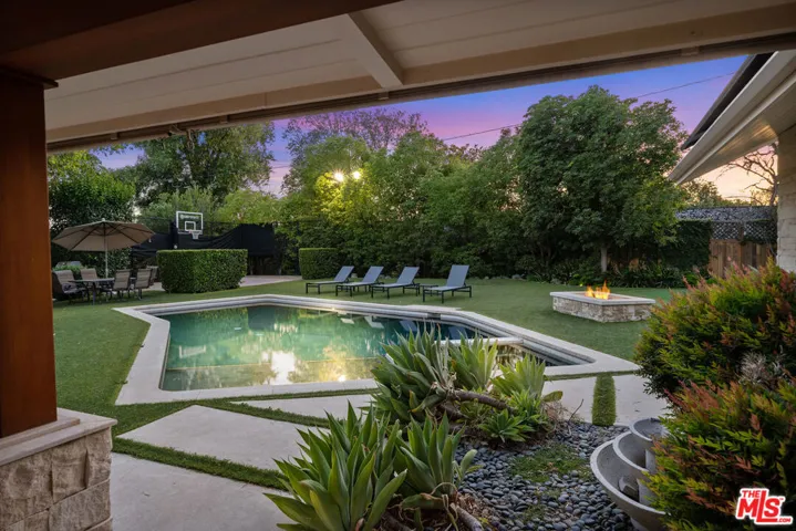 8943 Enfield Avenue, Sherwood Forest, California 91325