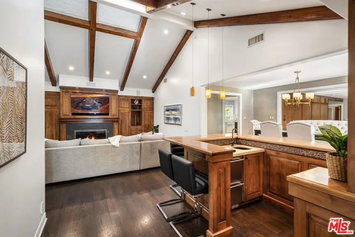 8943 Enfield Avenue, Sherwood Forest, California 91325
