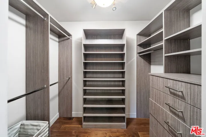 8943 Enfield Avenue, Sherwood Forest, California 91325