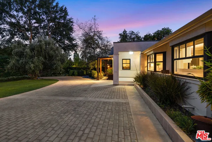 8943 Enfield Avenue, Sherwood Forest, California 91325