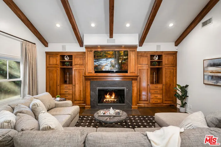 8943 Enfield Avenue, Sherwood Forest, California 91325