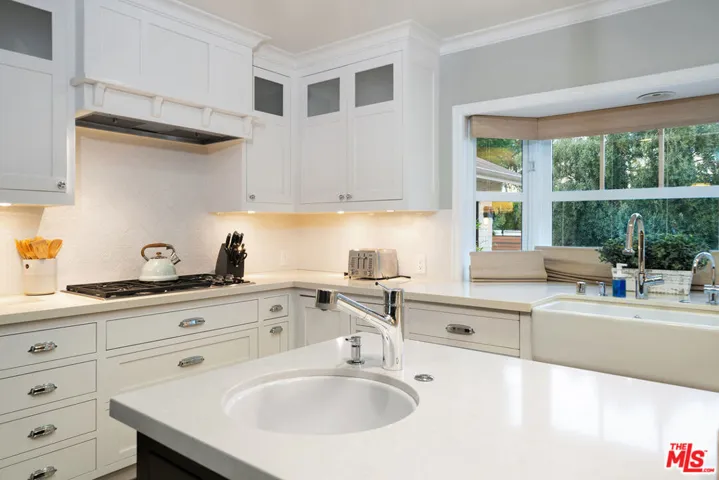 8943 Enfield Avenue, Sherwood Forest, California 91325