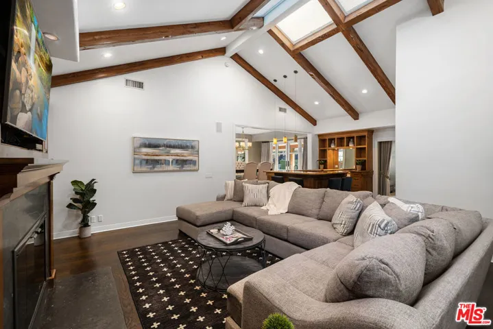 8943 Enfield Avenue, Sherwood Forest, California 91325