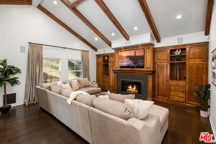 8943 Enfield Avenue, Sherwood Forest, California 91325