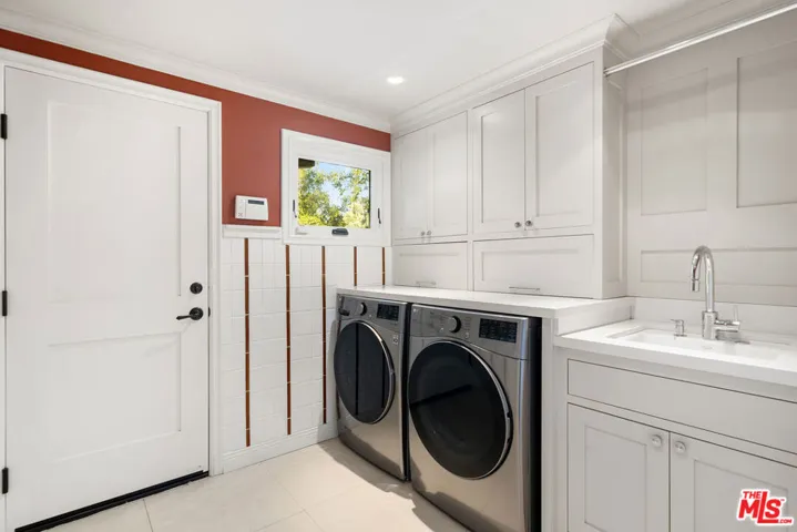 8943 Enfield Avenue, Sherwood Forest, California 91325