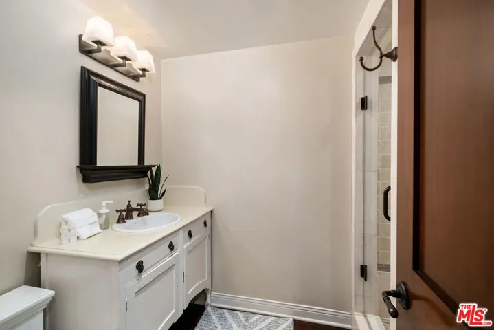 8943 Enfield Avenue, Sherwood Forest, California 91325