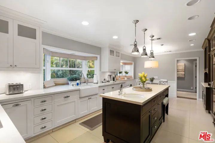 8943 Enfield Avenue, Sherwood Forest, California 91325