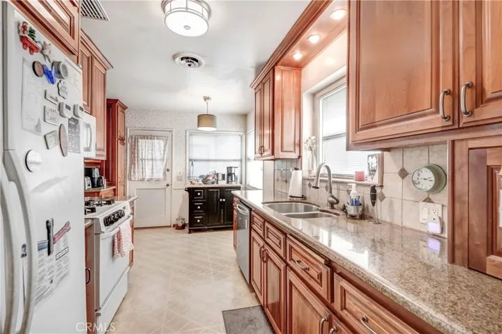209 E Haltern Avenue, Glendora, California 91740