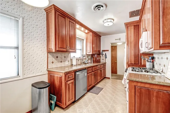 209 E Haltern Avenue, Glendora, California 91740
