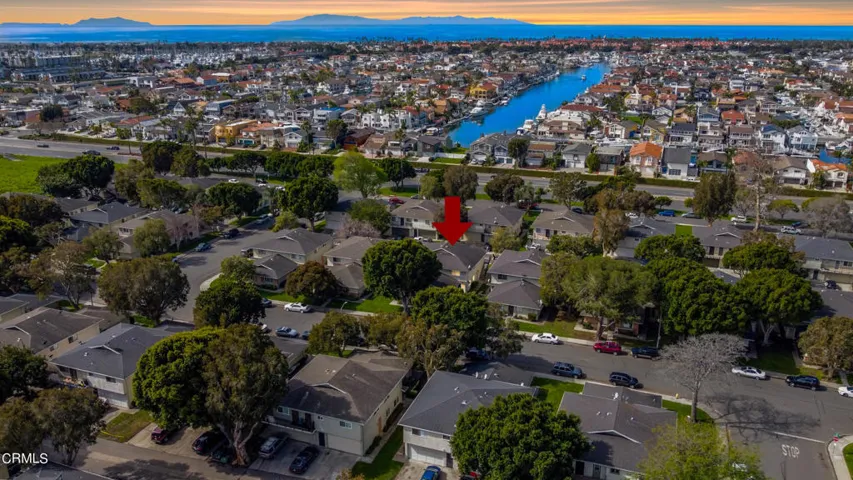 Aerial view and location