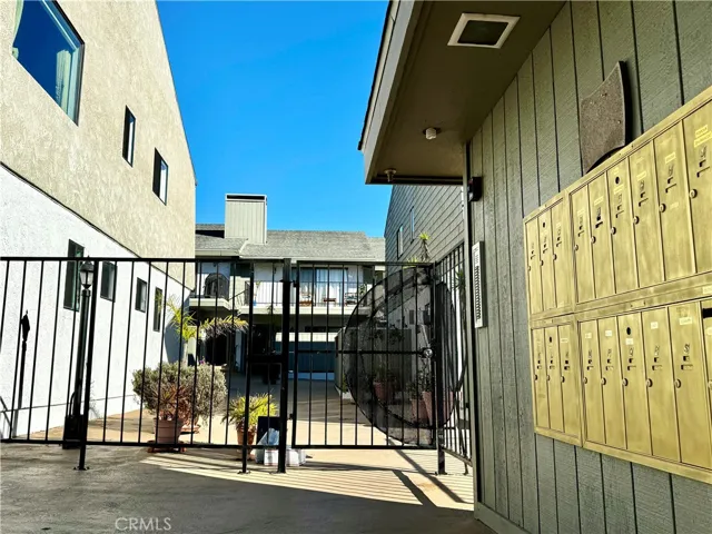 222 S Irena Avenue A, Redondo Beach, California 90277
