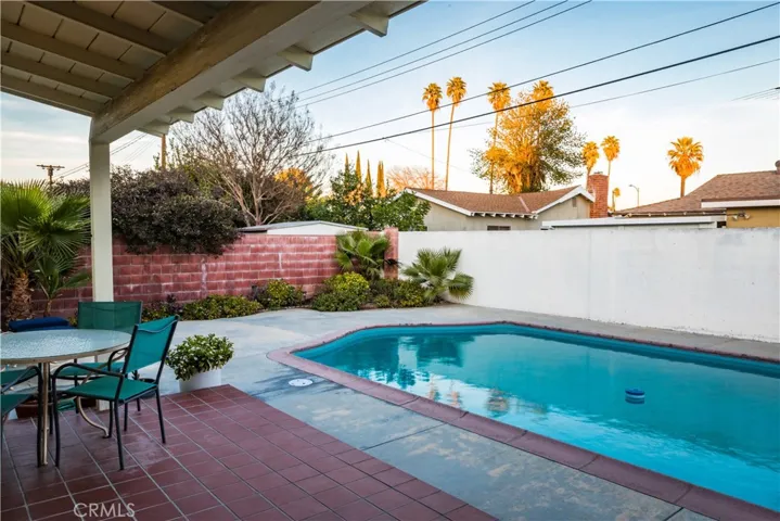 7238 Hatillo Avenue, Winnetka, California 91306