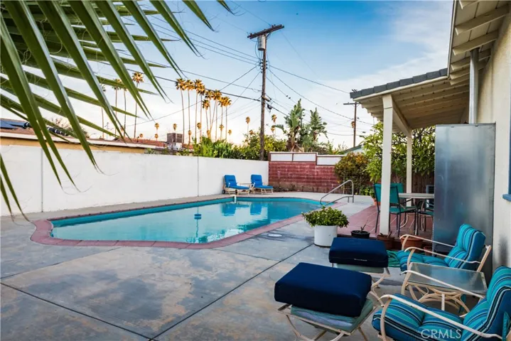 7238 Hatillo Avenue, Winnetka, California 91306