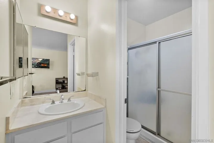 475 N Midway Dr 206, Escondido, California 92027