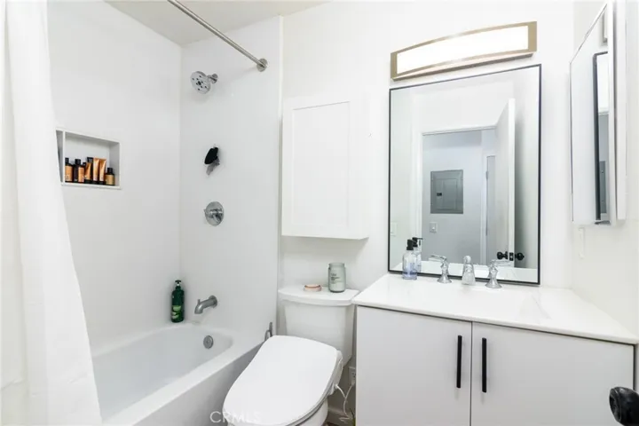 7640 Stalmer 111, San Diego, California 92111