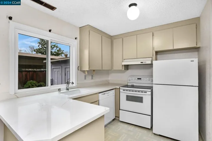 1900 Lynwood Dr E, Concord, California 94519