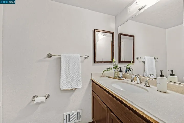 8681 Waterford Ct, Dublin, California 94568